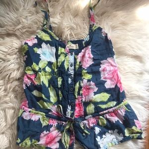 Small Hollister tank top🌸